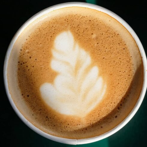 Café latté chez Tommy Café