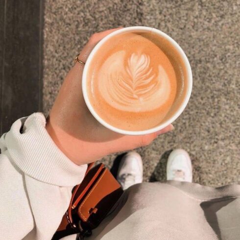 Café latté chez Tommy Café